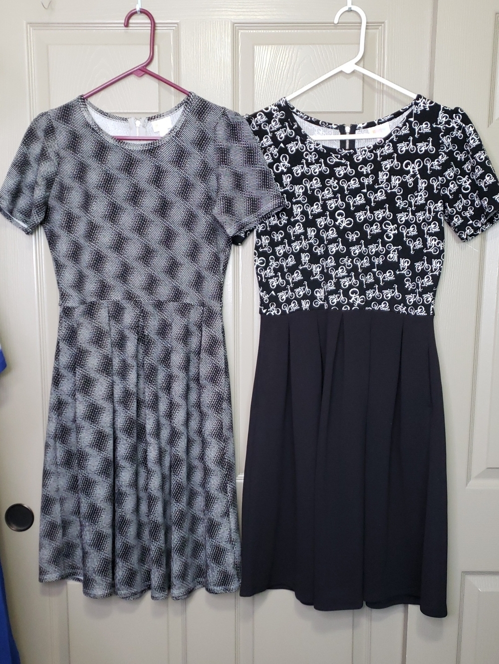 LuLaRoe Black & Gray  Bicycle Short Sleeve Midi Dresses - Pair Size Medium